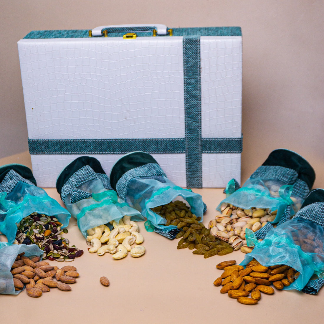Elite Luxe Pouch Hamper