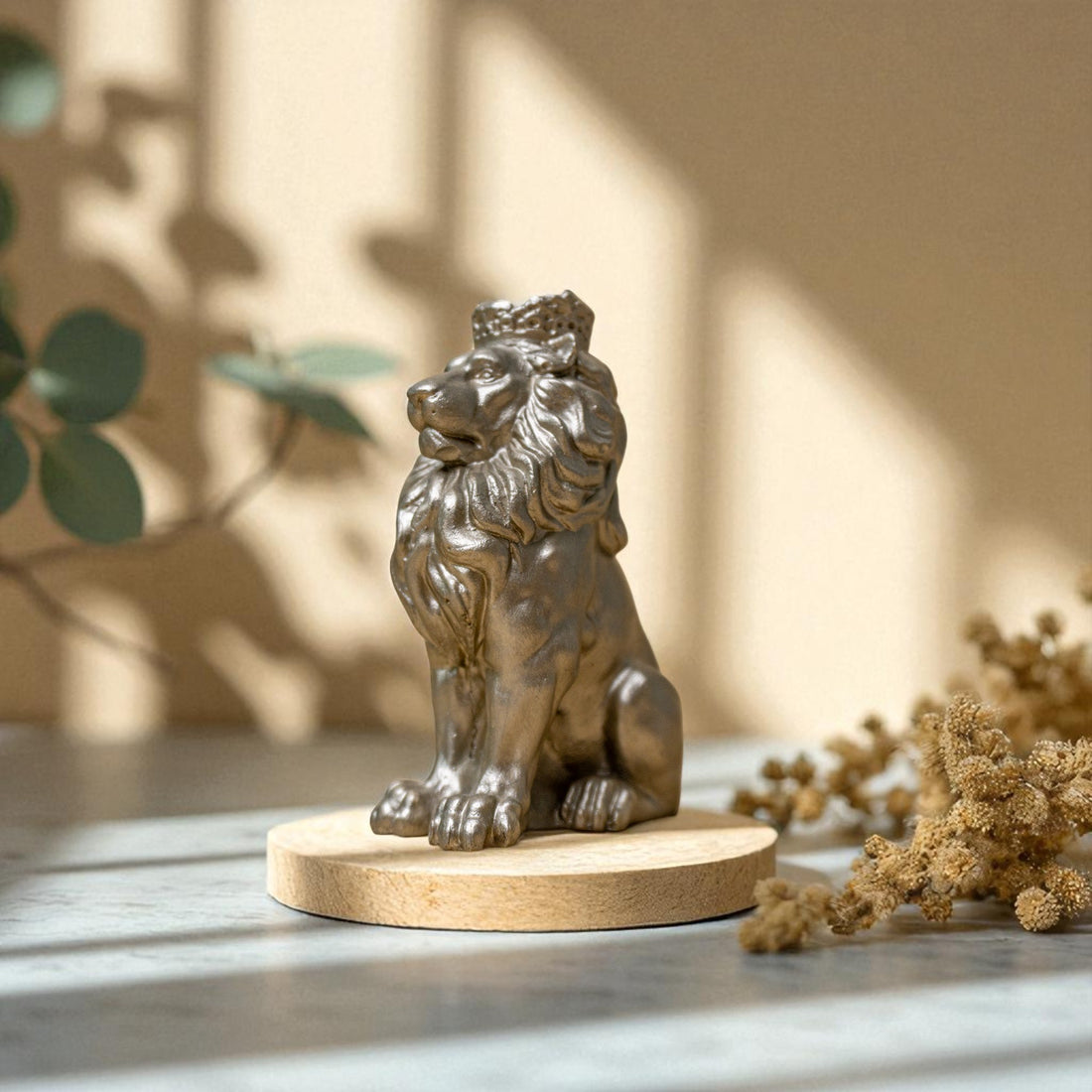 Regal Lion Showpiece